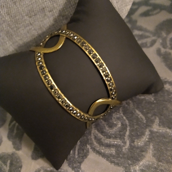Paparazzi Never a Dull Moment brass bracelet - Picture 2 of 13